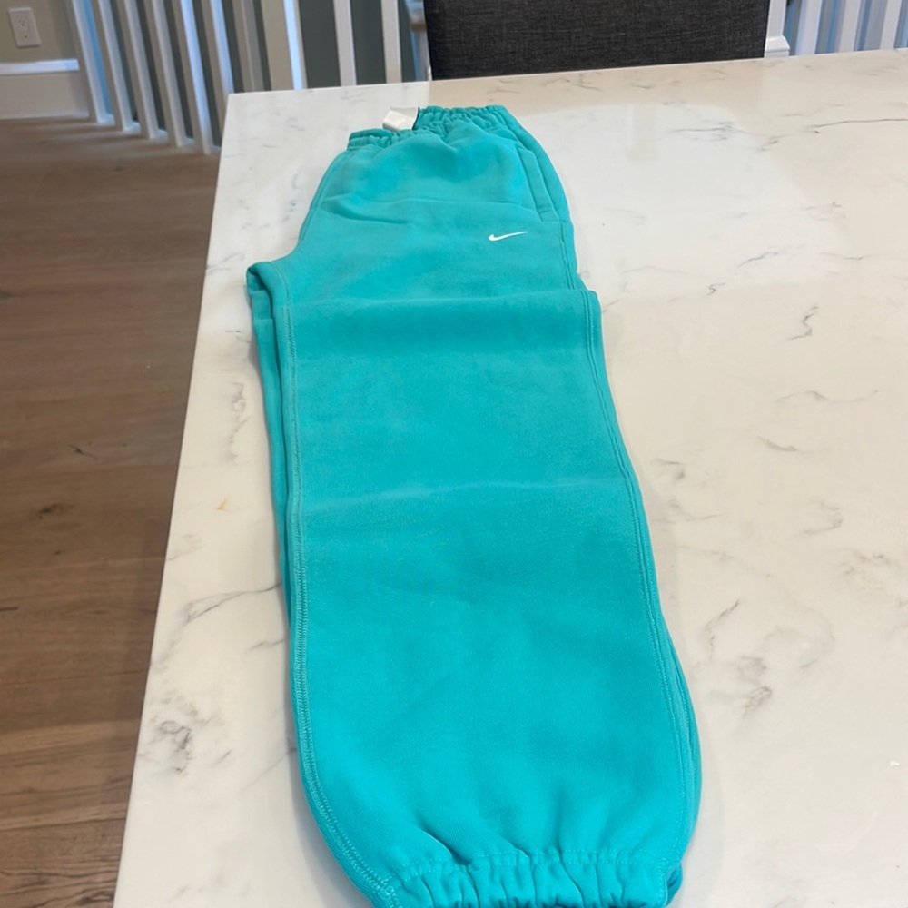 New Nike Womens sweats. Never worn. XXS.